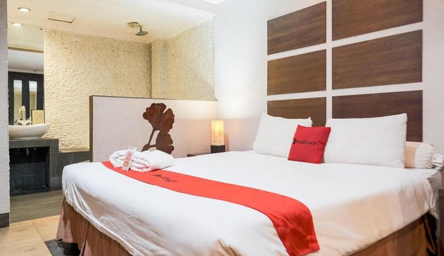RedDoorz near Waterboom Lippo Cikarang