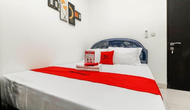 RedDoorz Plus near Trisakti University