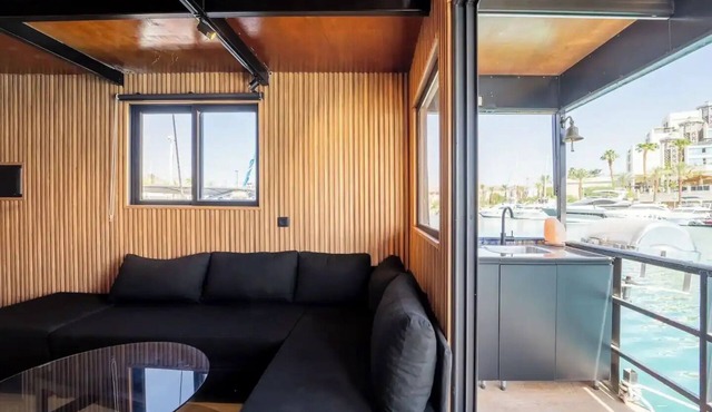 RedSeaSuite New Deluxe Duplex Suite Above Water