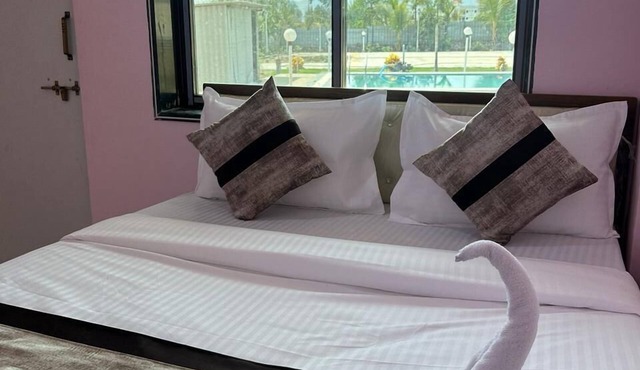 Redwings Resort
