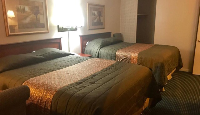 Redwood Inn