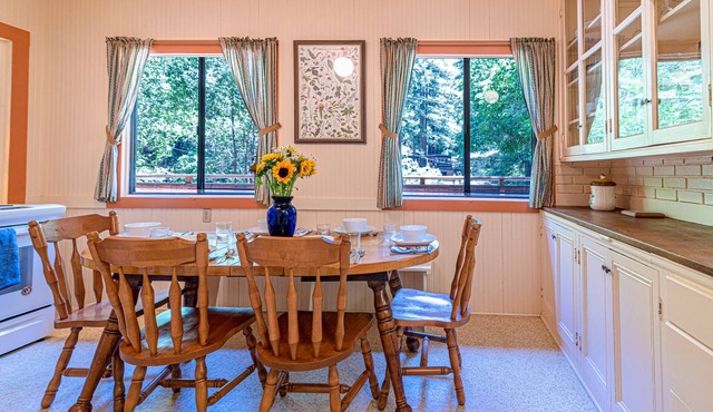 Redwoods Grove Lodge | Big House 7 Bed Retreat