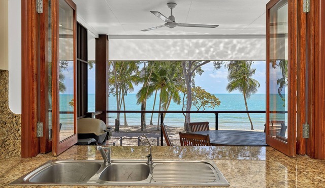 Reeflections Beachfront Holiday House