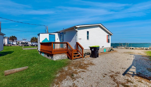 Reel Paradise: Soundfront, near beach, private dock & views!