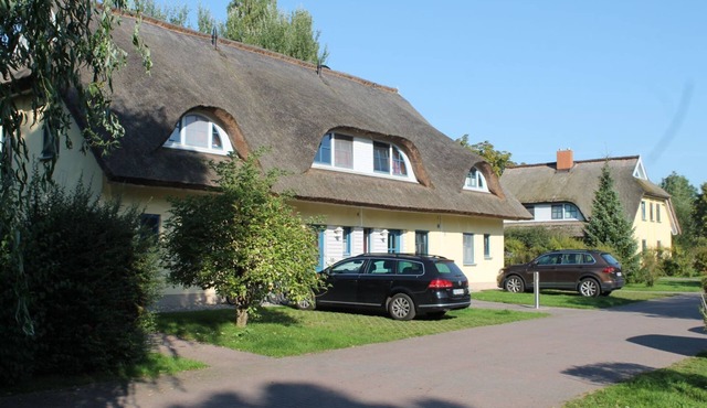 Reetdachhaus Holunder 1 - Ferienhaus Holunder 1 im Feriendorf Puddemin