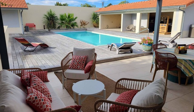 Ref 038 - Exceptional villa with private pool and jacuzzi in the center of Soulac-sur-Mer