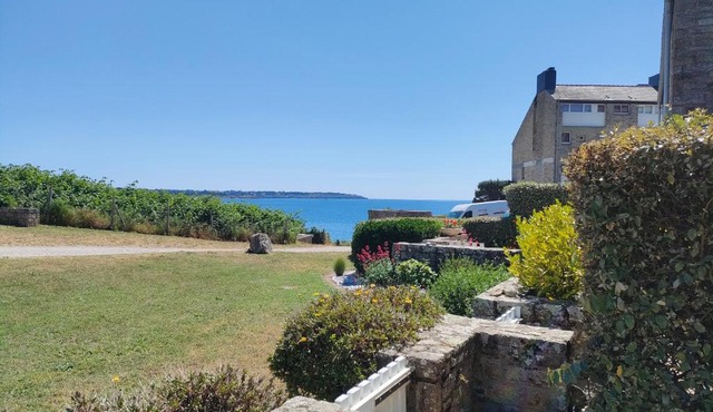 REF 047 - Bel appartement moderne pour six personnes avec vue mer plage à pied KERJOUANNO ARZON