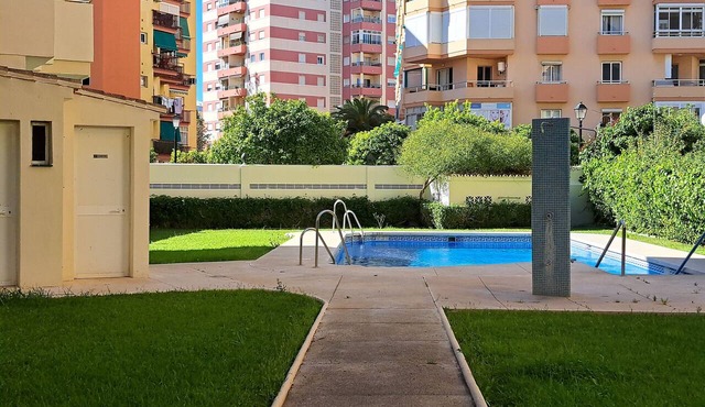 Ref: 324 Centric 3 bedroom apartment with swimming pool and close to everything