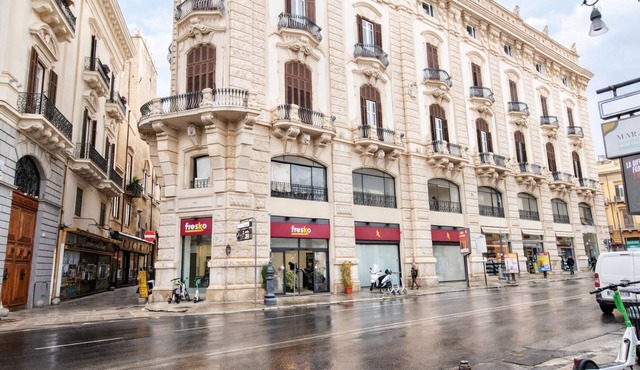 Refined apartment in a historic building in the heart of town