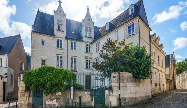 Refined Apartment with Cathedral View and Garden