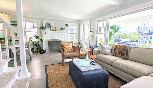 Refined, Peaceful 5BR Coastal Family Retreat - 2 Blocks to Beach & Lake