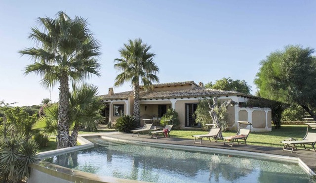 Refined villa embellished by a large green park