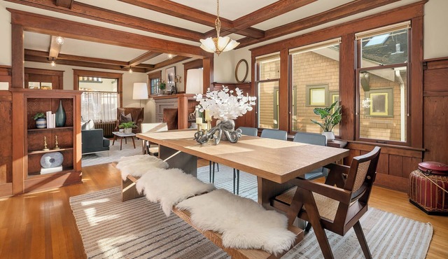 Refined Wallingford Craftsman Perfect Family Retreat near Parks, Zoo & UW