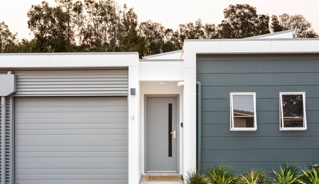 Refresh@Shellys. Boardwalk stroll down to beach from modern coastal villa.