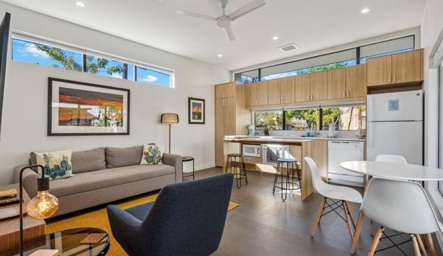 Refreshing 1-bedroom Apartment - 80 Walkscore!