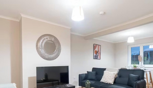 Refreshing Modern Apartment in Renfrewshire