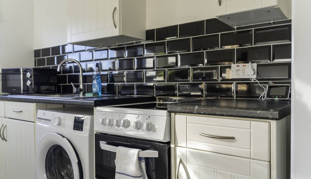 Refreshing Modern Apartment in Clydebank