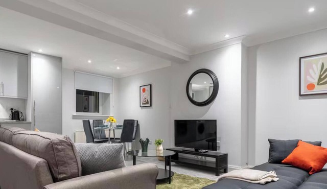 Refreshing Modern Apartment In North Lanarkshire