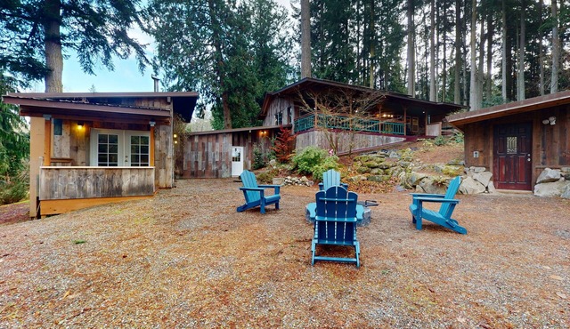 Refurbished cabin with beautiful views of the Hood Canal