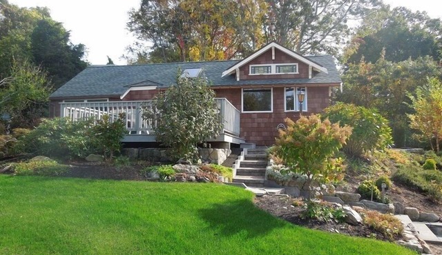 Refurbished Cottage with Views of Town Cove (1038)