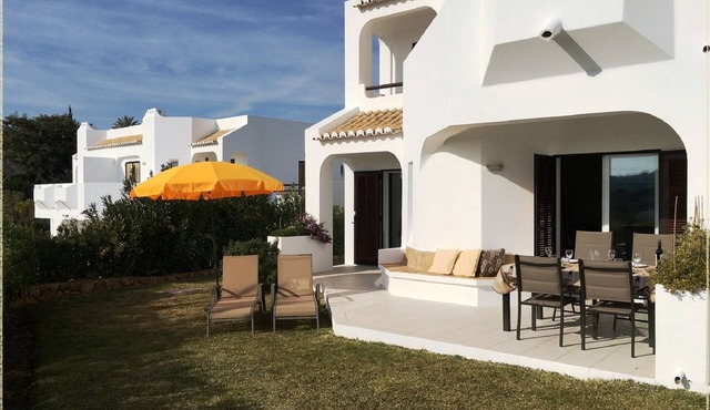 Refurbished luxury ground floor corner apartment facing south! Cable, WiFi & Airco