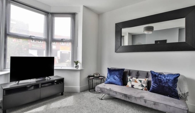 Refurbished Plush Property Great Transport Links