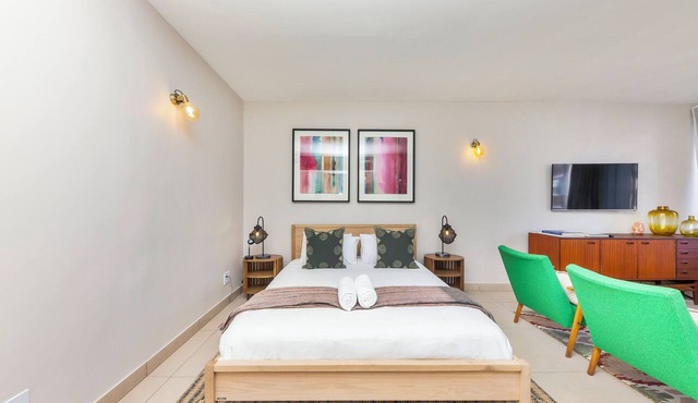 Refurbished Studio Apart in the Heart of Cape Town