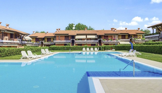 Regarda - appartment "Iris" in complex with swimming pool very close to the Lazise city centre
