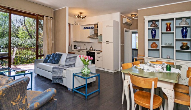 Regarda - "Edda" three-room apartment with swimming pool in the centre of Lazise