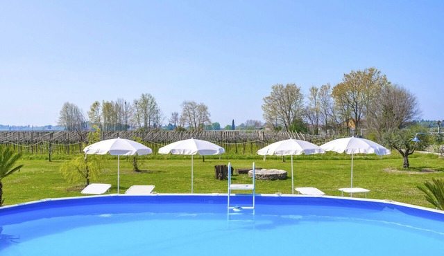 Regarda - Lagobaldo Studio with pool and garden