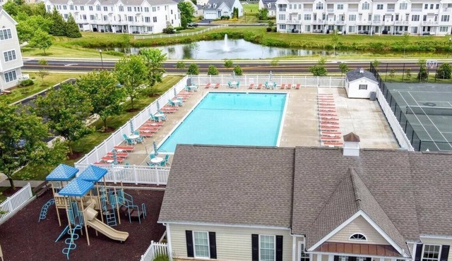 Rehoboth Beach Condo Elevator Pool Parking Clean