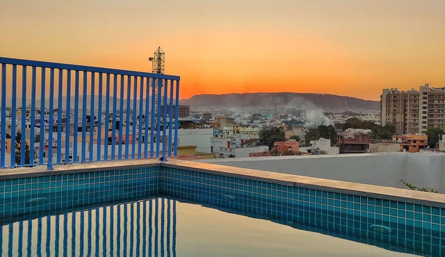 Rehvaas A Rooftop Pool Villa
