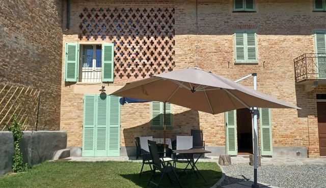 Relais "Podere le Gaggie" apt "Il Fienile Alba Asti Nizza