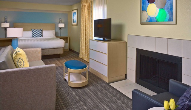 Relax and Unwind! 3 Comfortable Units, Free Parking, Pets Allowed,