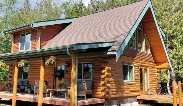 Relax and Unwind at Peaceful Pines Log Cabin and Outdoor Sauna