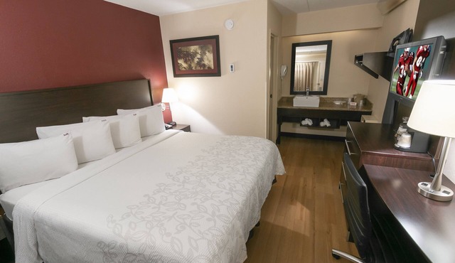 Relax and Unwind! Free Parking, Pets Allowed, Short Drive to Metlife Stadium