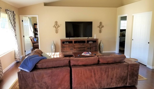 Relax and unwind in our 3br-2ba house on Historic Troon Estate Vineyard!
