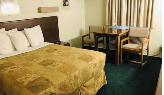 Relax and Unwind in our Charming Room w/Free Parking | Travelers Convenience