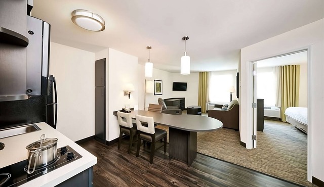 Relax and Recharge! Free Parking, Pets Allowed, Near Lincoln Financial Field
