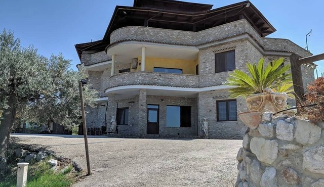 Relax between hills and sea farmhouse for rural vacations