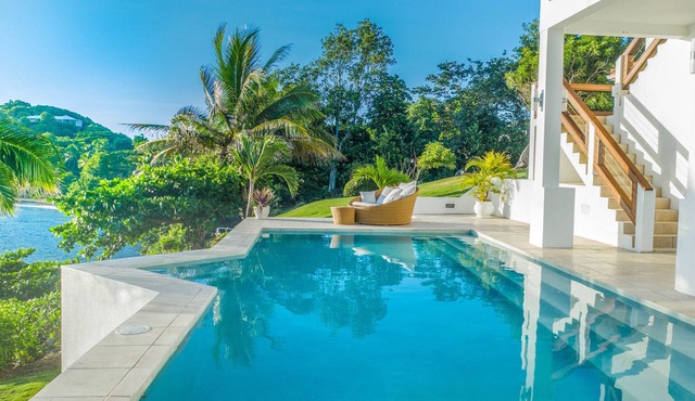 Relax & Recharge -Stunning Luxury Waterfront Villa