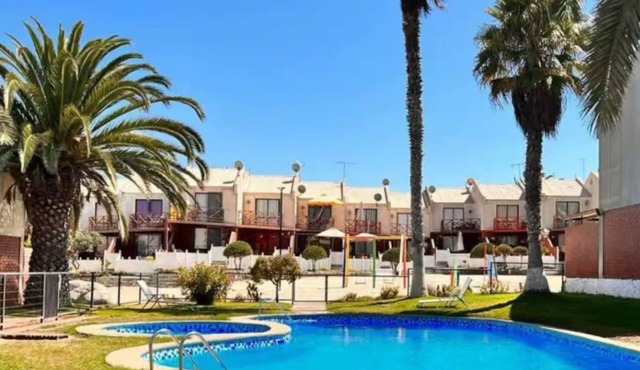 Relax in a condominium with swimming pool, barbecue and bicycles.
