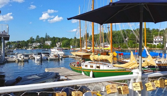 Relax in Canada: a lakeside log cottage near Kejimkujik National Park.
