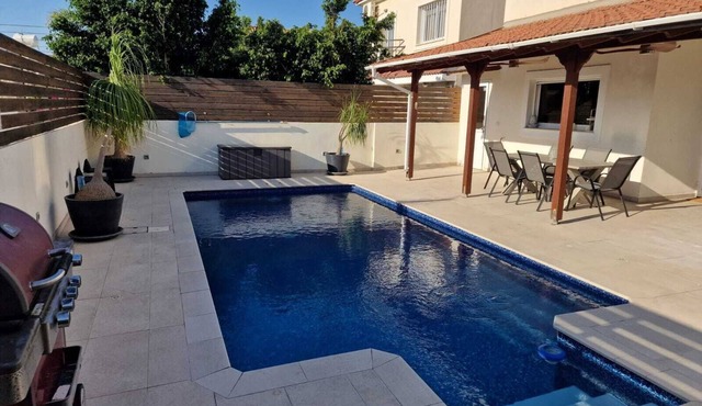 Relax in Style - 4 Bedroom Villa with Private Pool and Garden.