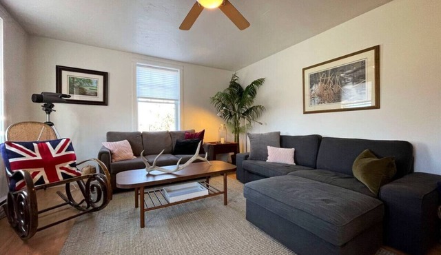 Relax in Style & Comfort in South Bay, PEC