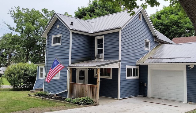 Relax in Style: Spacious 4-Bedroom Farmhouse Silver Lake in Perry, NY