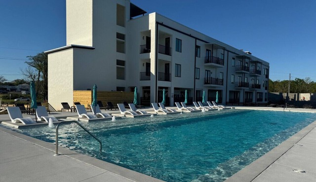 Relax in the pool and unwind! 1Bedroom Condo!