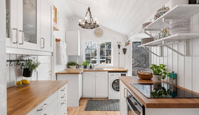 Relax in this charming and family-friendly holiday home.