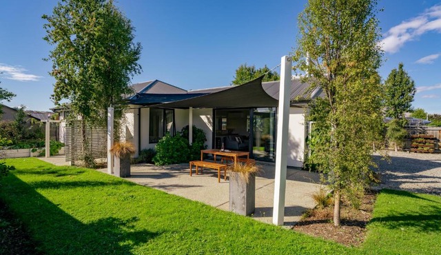 Relax on Snowberry - Wanaka Holiday Home