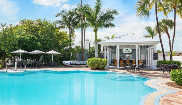 Relax & Play in Key West | Shuttle, Lawn Games & Poolside Dining